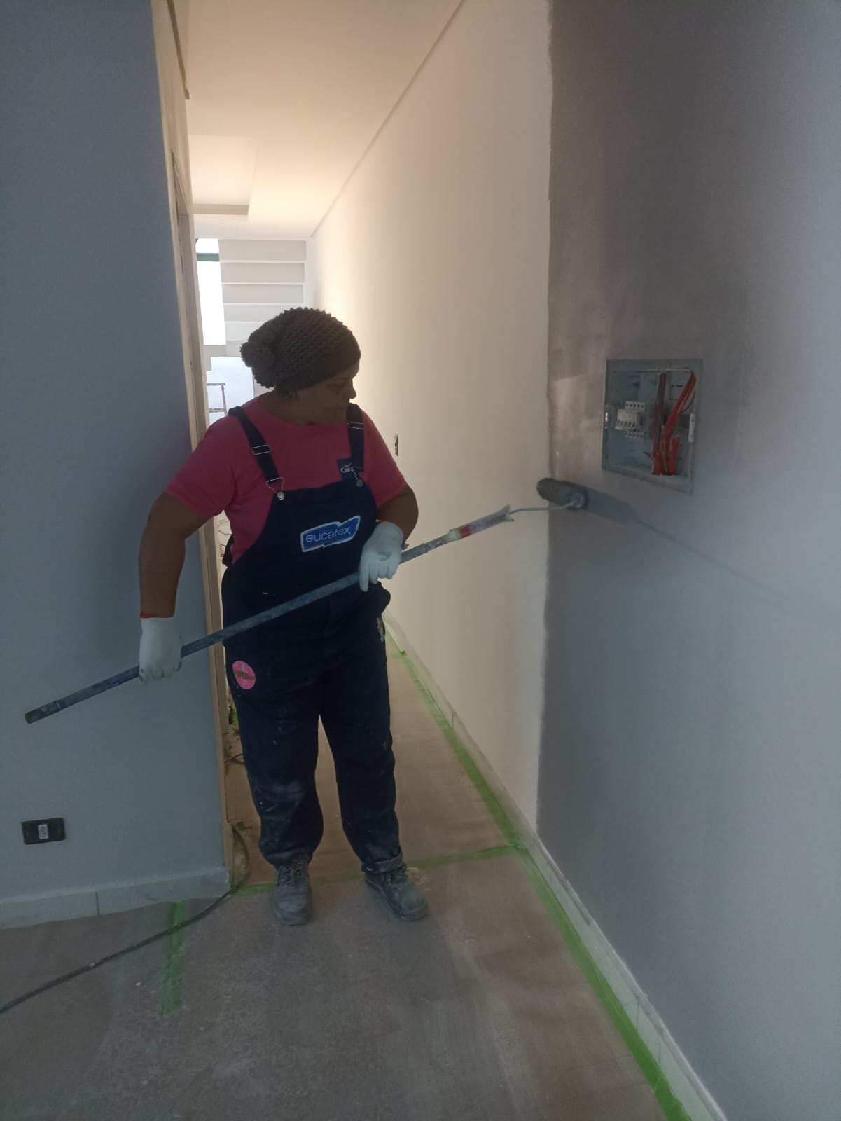 Profissional LC Pinturas em ação
